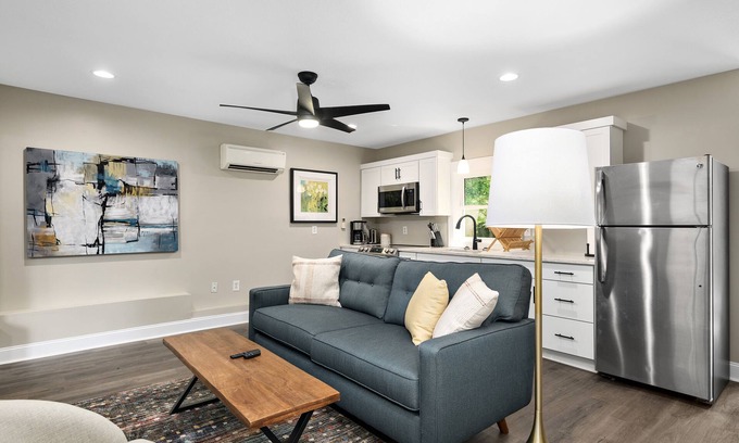 Woodfin Apartment | 2 Bedroom Pet Friendly Apt w/full kitchen; Private fenced Backyard; Great Wifi