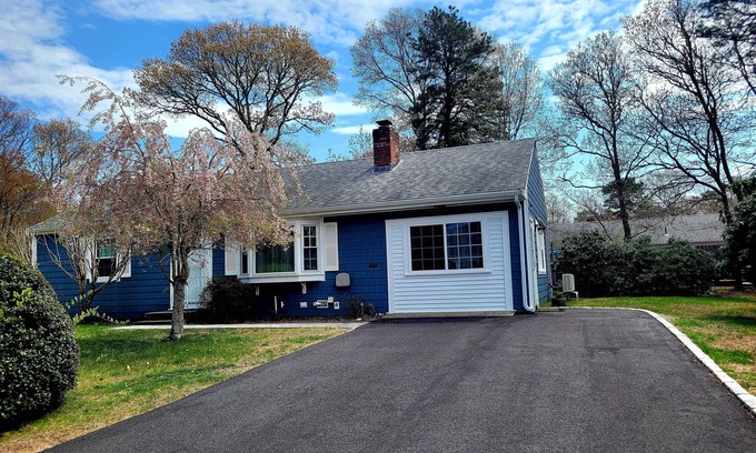South Yarmouth House | 2 bedroom ranch 1 bath situated in West Yarmouth