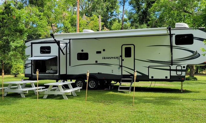 Foley House | 2 Bedroom RV camper about 8 miles to beach!