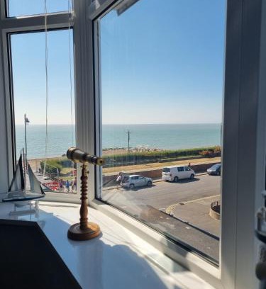 Felixstowe Apartment | 2 Bedroom Seafront Apartment
