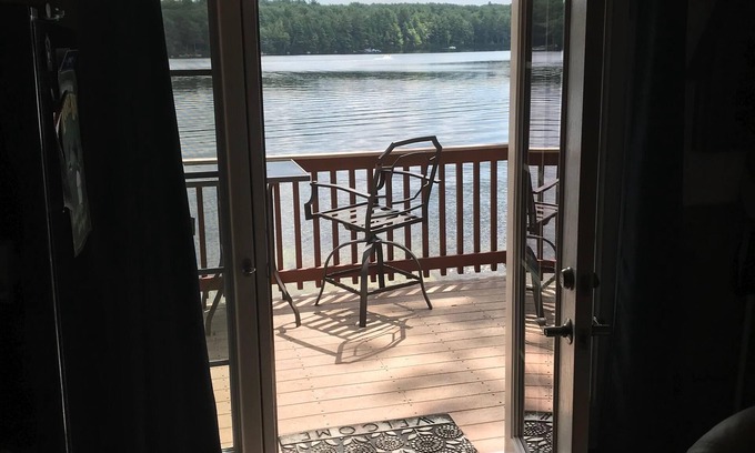 Lyman Cottage | 2 Bedroom Seasonal Lakefront Cottage