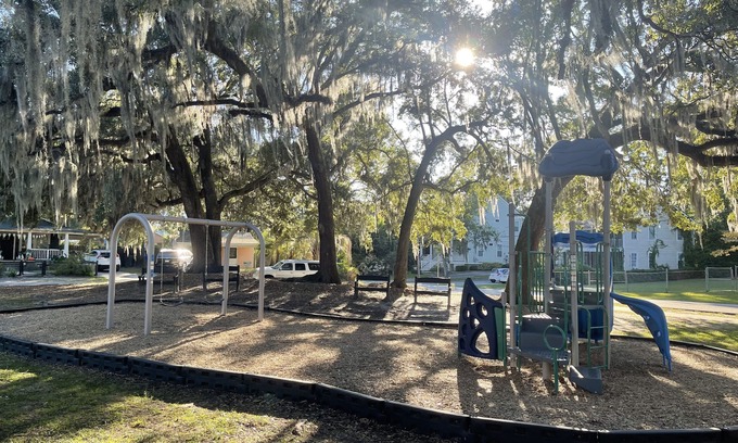 North Charleston Apartment | 2 Bedroom STEPS to food & nightlife - Minutes to Beaches - NO cleaning fee!