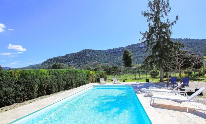 Gemenos Apartment | 2 bedroom stunning apartment in Gemenos