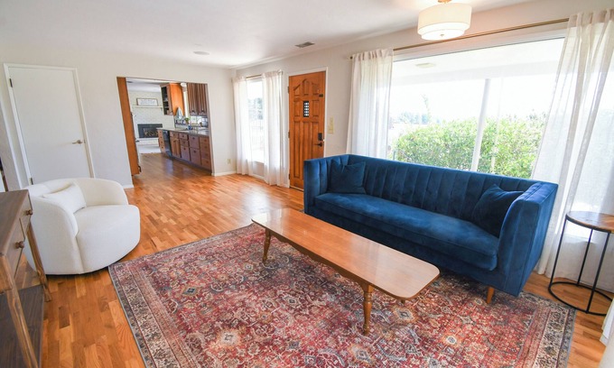 Bremerton House | 2-bedroom top-level unit in charming Bremerton home