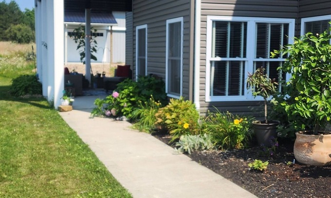 Ravenna House | 2-bedroom townhome. Centrally located to multiple college's. Pet friendly