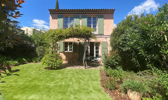 La Motte House | 2 BEDROOM TOWNHOUSE WITH GARDEN (N°529)