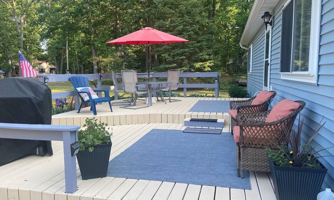 Higgins Lake House | 2-bedroom vacation home 4 minutes from South Higgins Lake State Park