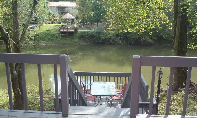 Ellijay House | 2-bedroom vacation home just 6 minutes from town.