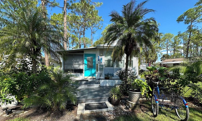 Venice House | 2-bedroom Venice home with pool, hot tub, fitness room,WiFi Myakka River access