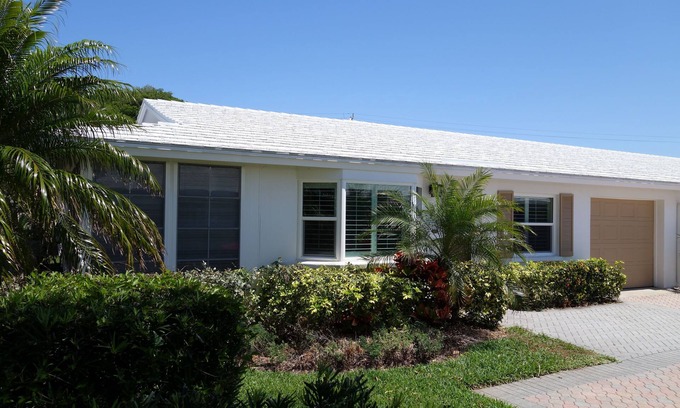 Siesta Key Condo | 2-bedroom villa, steps from Siesta Key Beach and Crescent Beach