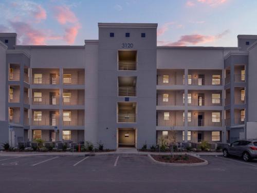 Bay Lake Apartment | 2 Bedrooms 2 Bathrooms Storey Lake 3120-106 Pc