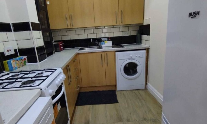 Gifford Apartment | 2 Bedrooms Flat Sleeps 6 Edinburgh flat , free side street parking, two rooms