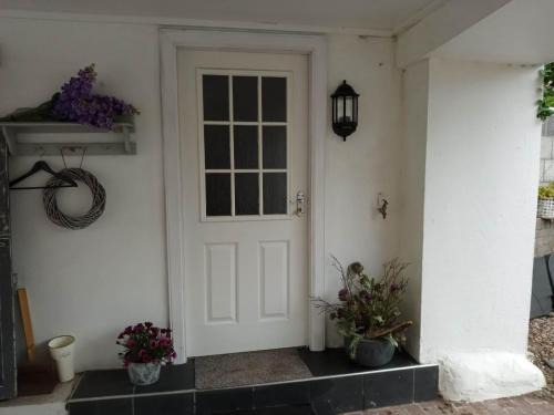 Lundin Links House | 2 bedrooms sleeps 4 free wifi parking outdoor area