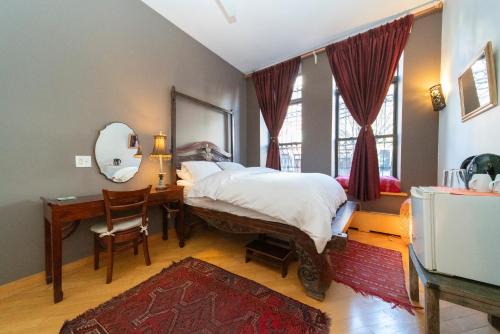 Central Park North House | 2 bedrooms with one private bathroom in lovely home