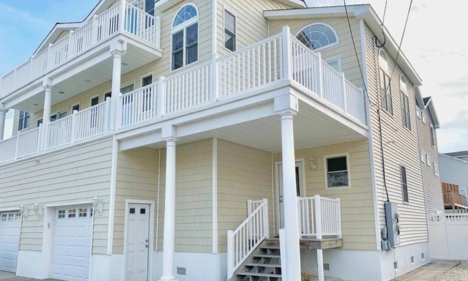 Townsend's Inlet House | 2 Blocks from the Beach- southern end of Sea Isle