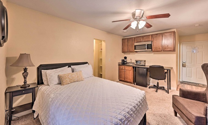 Englewood Apartment | 2 Blocks to Light Rail: Denver Unit w/Kitchenette