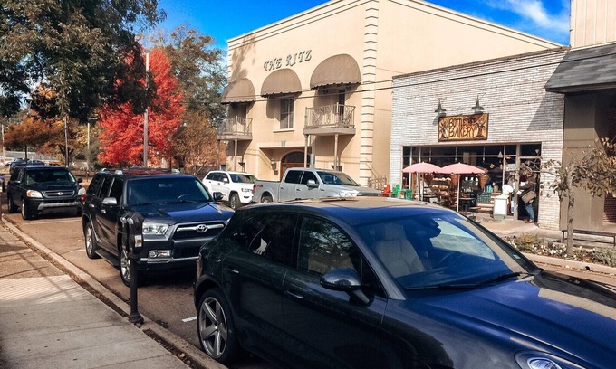 Oxford Apartment | 2 BR/2 BA UNIT! WALKING DISTANCE FROM SQUARE AND CAMPUS!