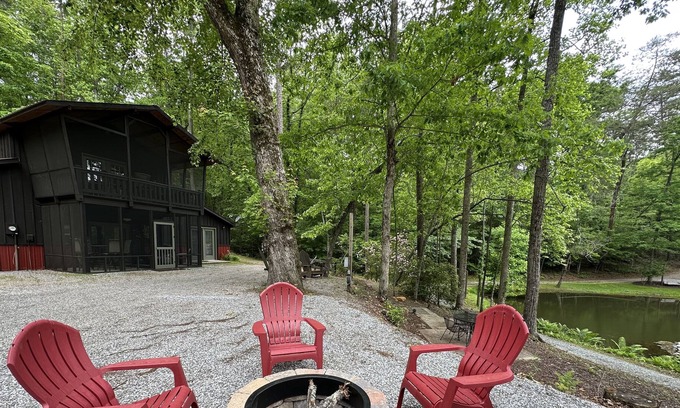 Cleveland Cabin | 2 BR Cabin w/2 King Beds by Pond and in the Heart of Wine Country