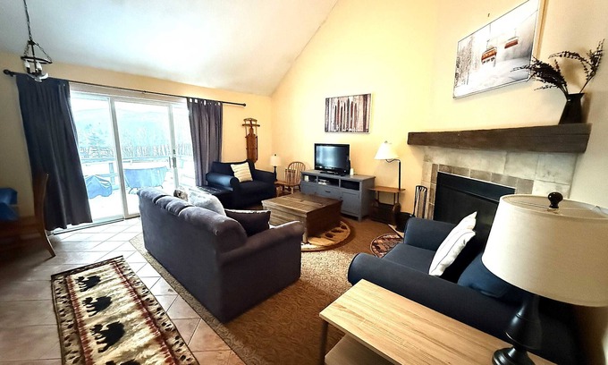 Hancock Condo | 2 BR Condo Mountain Views At Jiminy Peak- Sleeps 7