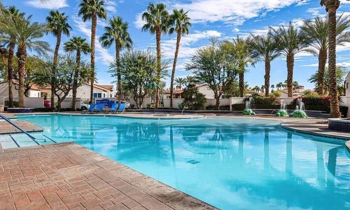 La Quinta Villa | 2 BR Desert Suite w/Kitchen, Balcony + Pool View