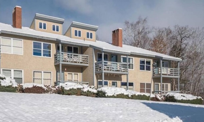 Greenwood Condo | 2 BR Mountain Biking and Ski Condo near Mt. Abram