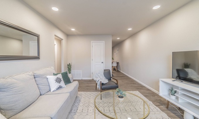 Downtown Apartment | 2-BR Relaxing Suite w/Full Kitchen Near The Momentary & 8th Street Market