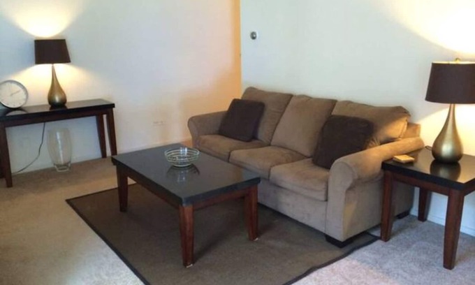Detroit Condo | 2 BR Riverview Comfy Condo: Walk to Belle Isle. 10mins to Downtown. 6mth min.