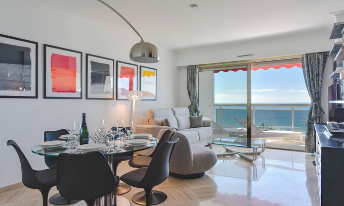 La Croix des Gardes Apartment | 2-Br. sea view, private parking, walk to beaches