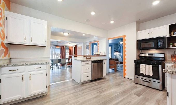 Brighton Heights House | 2-BR Vibrant Home | Fire Pit | Sleeps 4 | Downtown | PA