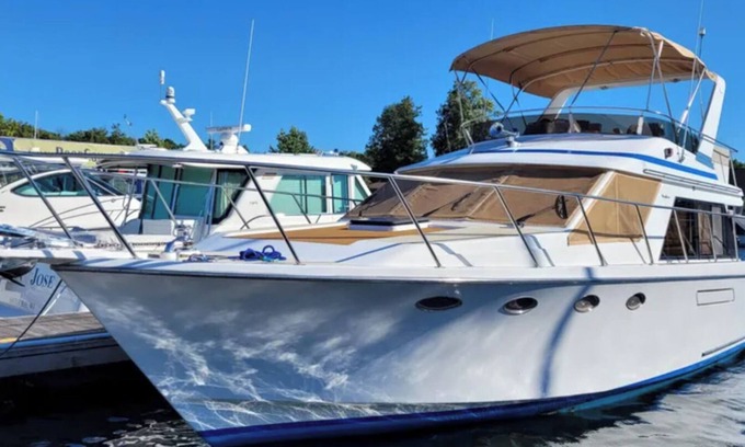 Bay Harbor Boat Rental | 2 Cabin Classic Yacht in Petoskey's Bay Harbor