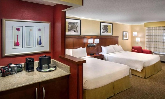 Woburn House | 2 Classy Units! FREE Parking, Pets Allowed, Close to USS Constitution Museum!