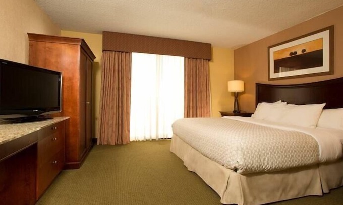 Tulsa Hotel | 2 Connecting Suites at a Hotel