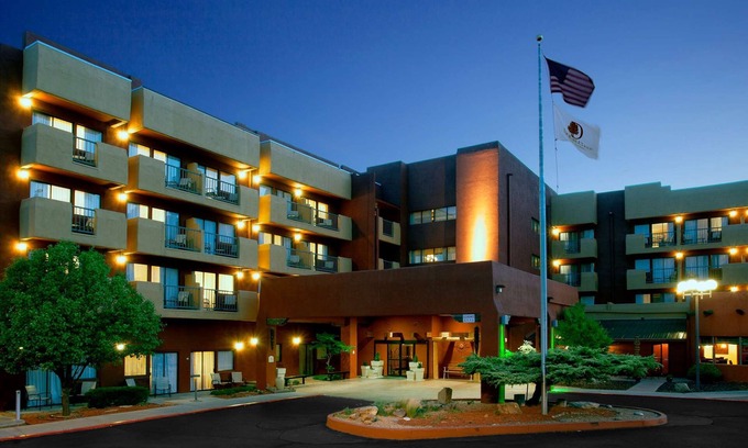 Southside House | 2 Connecting Suites at a 4⭐️ Hotel