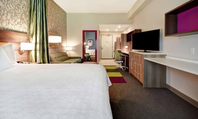 Jekyll Island Hotel | 2 Convenient Units w/FREE Breakfast, Pets Allowed. Close to Glory Beach!