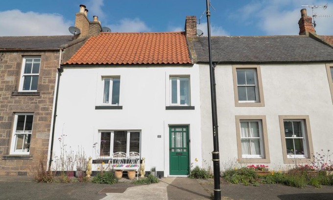 Norham House | 2 Cross View