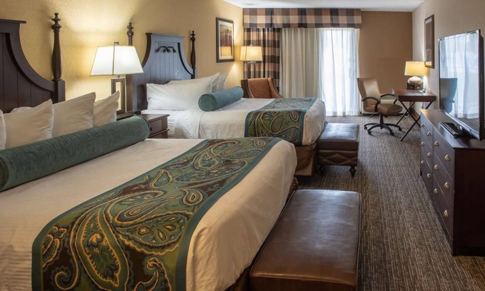 Harrisburg - Hershey House | 2 Family-Friendly Units w/Pools – 10 Min to Hersheypark Excitement!