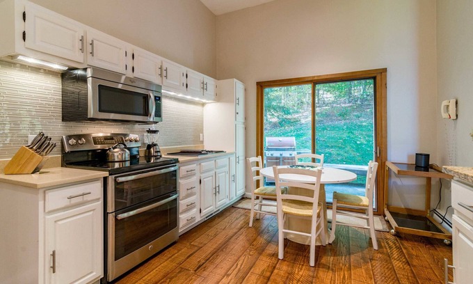 Stratton Mountain House | 2 Free Nights,Hot Tub,Sauna,Stratton Shuttle,