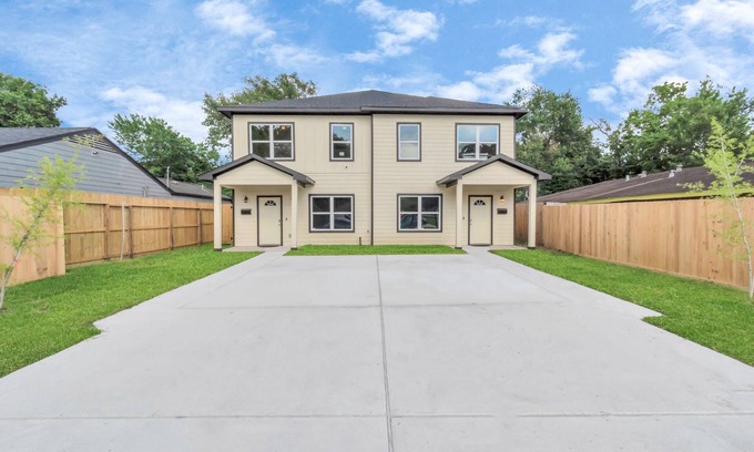 Southeast Houston Apartment | 2 Homes! Sleeps 20 | Games| Gated Parking & More!, 2 Homes! Sleeps 18 | Games| Gated Parking & More!