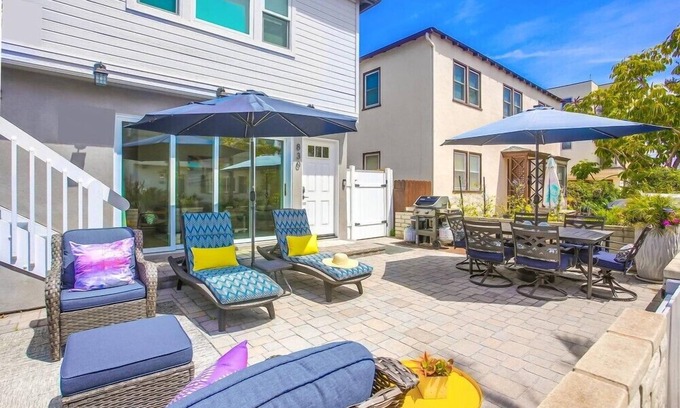 South Mission Beach Condo | 2 Houses to Beach * Exclusive Patio * Dog OK