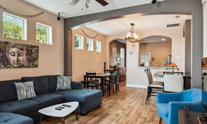 Carver City - Lincoln Gardens House | 2 King Bed Hot Tub Home