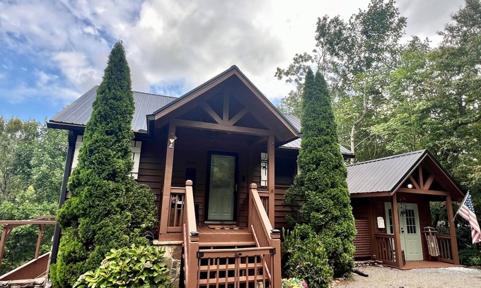 Hiawassee House | 2 KING BEDS, 25 min to Helen, Hiawassee GA