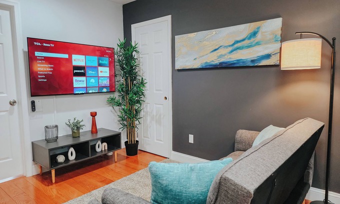 West Poplar Apartment | 2 King Beds/55" TV/Rainfall Shower/W/D