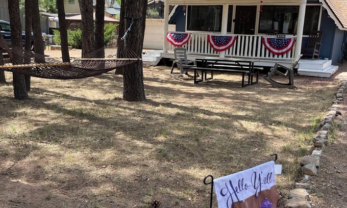 Strawberry Cabin | 2 King Beds, Family-Friendly- Fenced, Pets OK, Loft, Fire Pit, Coffee Bar & WIFI