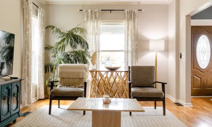 Southmoreland House | 2 KING Beds + Smart TV + Coffee &Tea + Walk to Westport