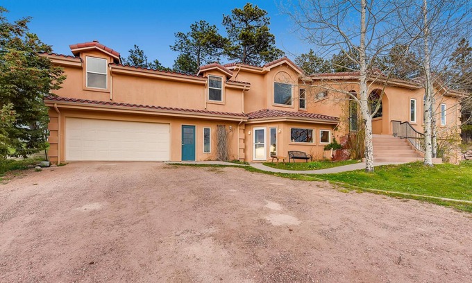 Colorado Springs House | 2 KING Masters, Pikes Peak Views. Sleeps 17, Close To AF Academy - 2 Living Rms