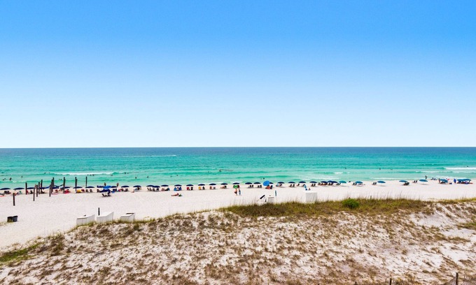 Villages of Crystal Beach House | ⭐2 King Suites-2 Kitchens/Living Areas-Lagoon Pool-Beach Trolley-5BR Beach Rx⭐