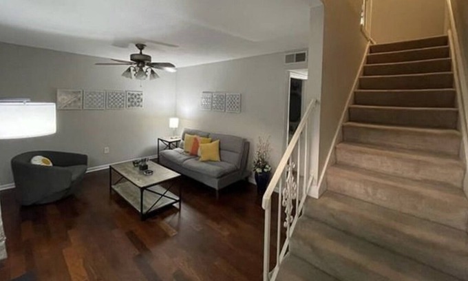 Kenner - Louis Armstrong International Airport Apartment | 2 Level Home W Fenced Back Yard!