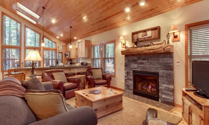 Overlook Park House | 2 Little Court