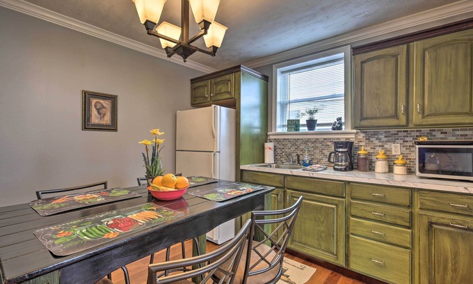 Williamstown Apartment | 2 Mi to Ark Encounter: Updated Williamstown Apt!