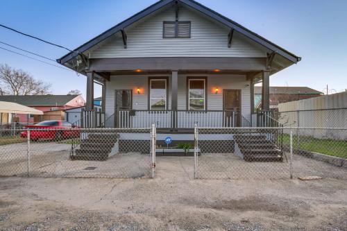 Saint Claude House | 2 Mi to Bourbon St Walkable NOLA Duplex